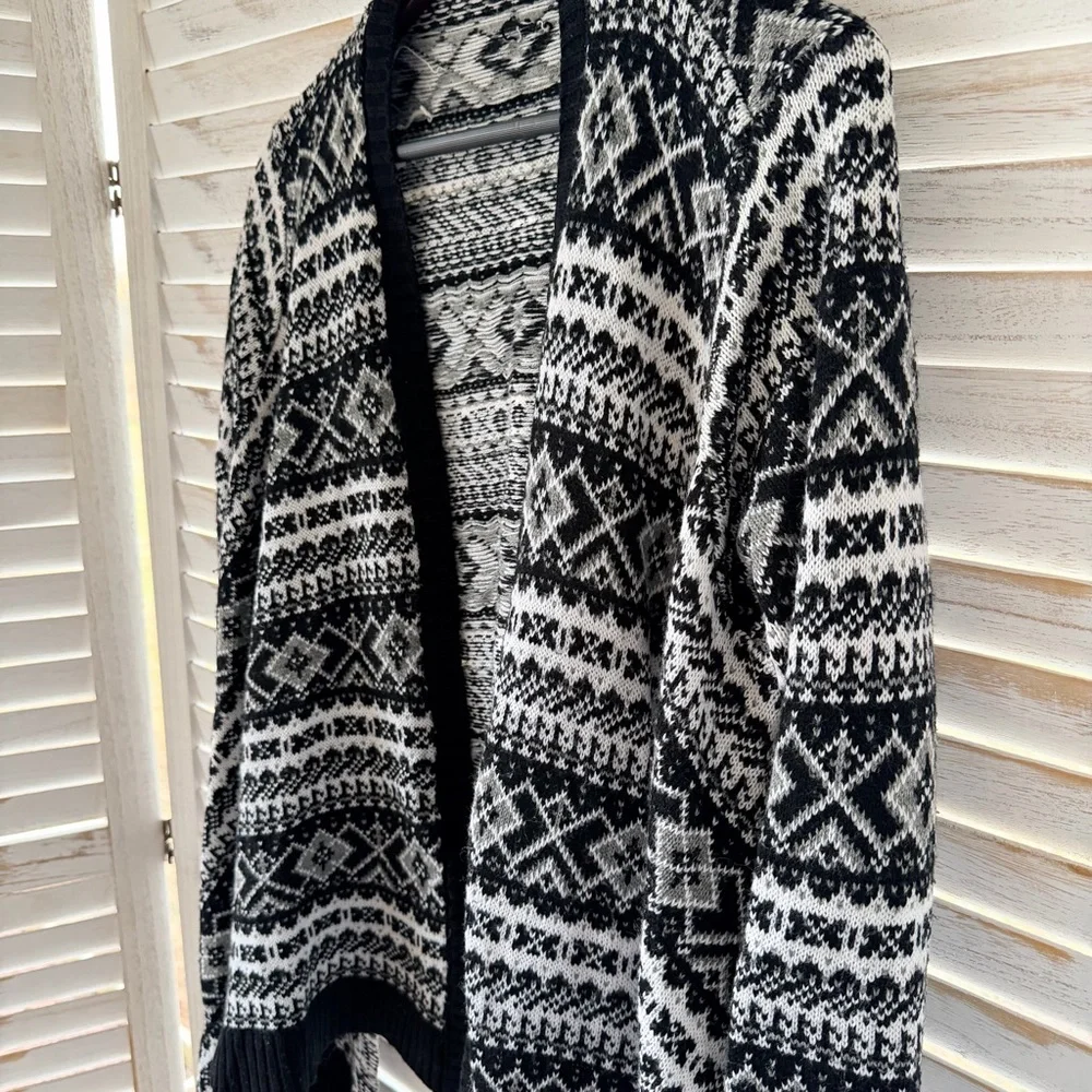 Carolyn Taylor | Open Front Waterfall Geometric Stripe Sweater Cardigan - Picture 3 of 7